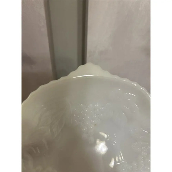 Vintage Indiana Milk Glass Grape Vine Pattern Bowl White - Picture 5 of 6